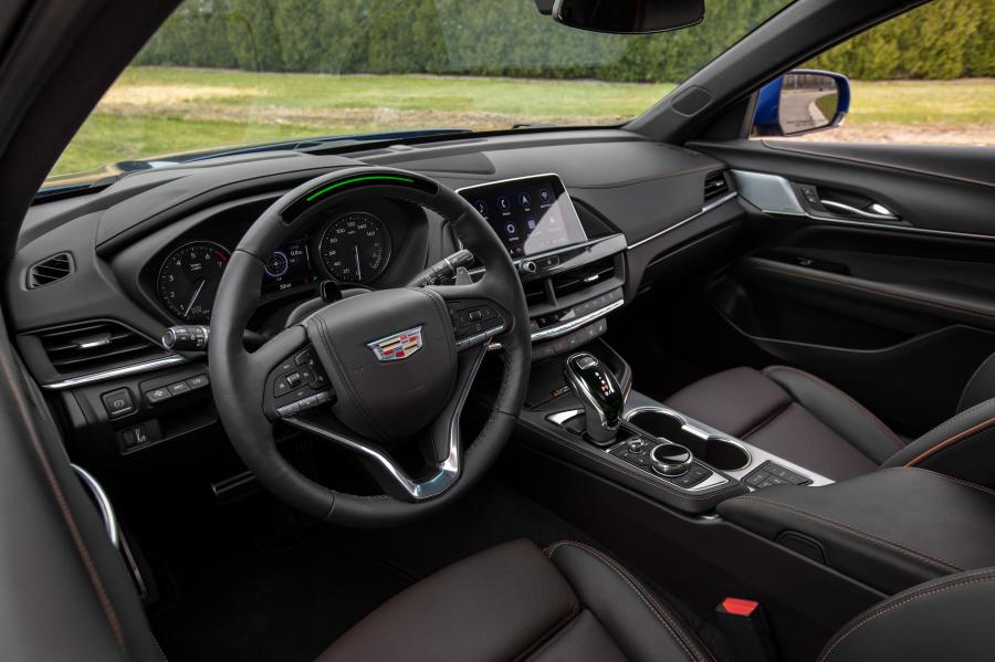 Торпедо Cadillac CT4-V 2019 года  (фото 24 из 32)